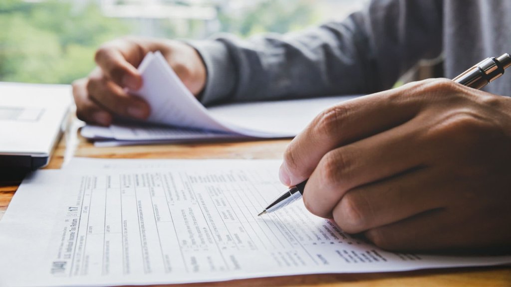 How to fill out Form 8582 