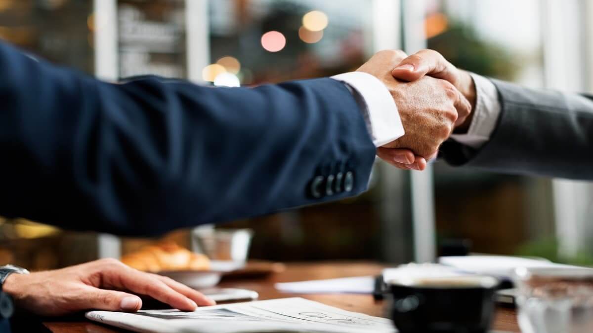 Difference Between Sales and Commercial Difference Between Sales and Commercial